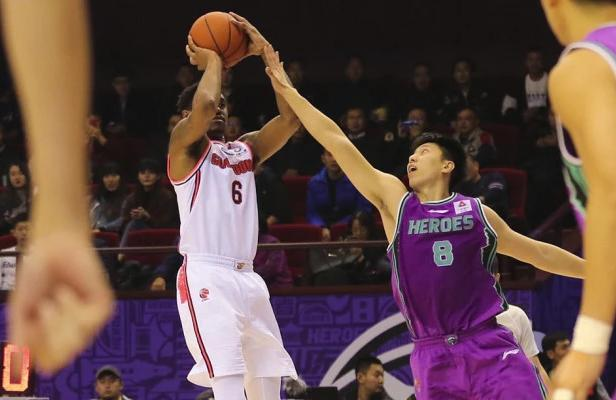 赛后意甲焦点战，广东宏远防线松动，引发热议，数据趋势出现新变化(广东宏远赛程表)