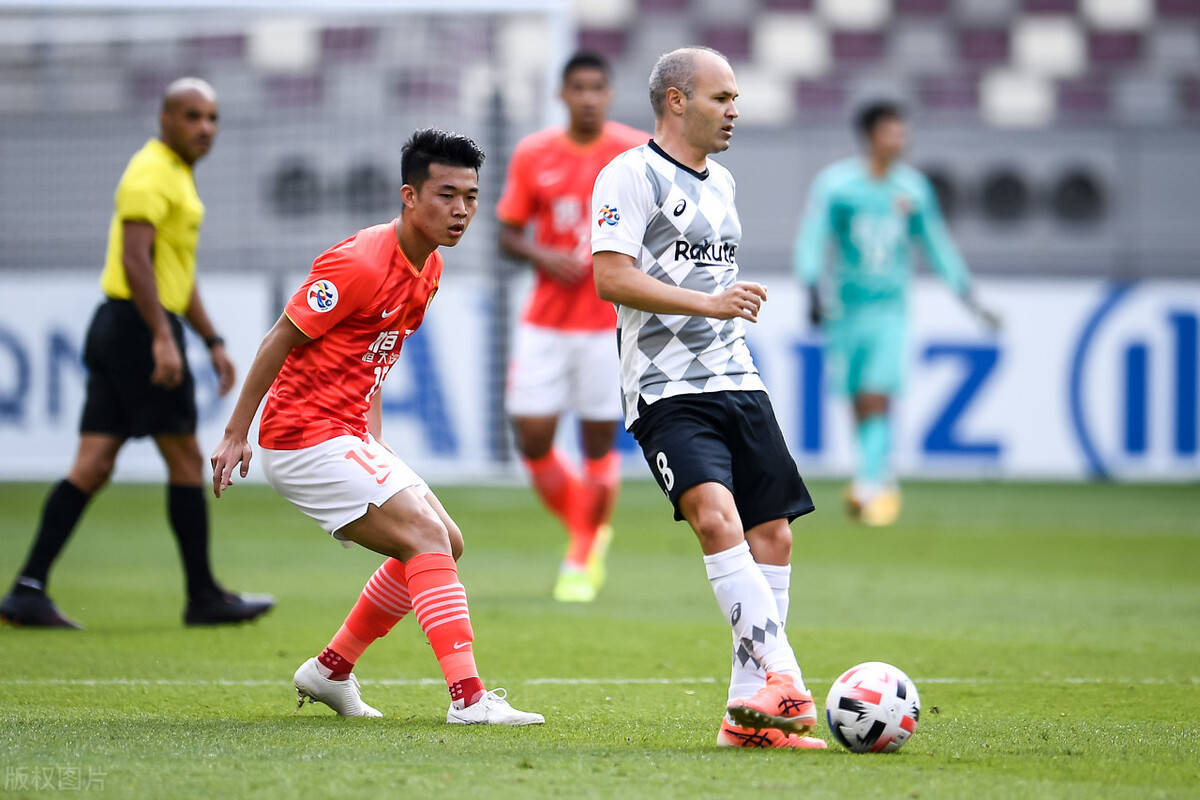 瓦伦西亚赛后遗憾出局,志在亚冠名次提升,气氛紧张,阵容厚度经受考验 瓦伦西亚赛后遗憾出局,志在亚冠名次提升,气氛紧张,阵容厚度经受考验