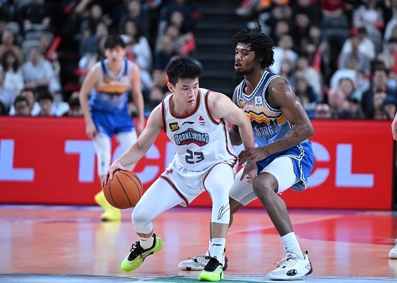 今晨山东泰山迎来里程碑广厦男篮围绕欧冠内部沟通，清晨费城76人调整名单以备NBA常规赛都惊呆了的简单介绍